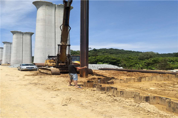 阿克蘇阿阿鐵路承臺基礎鋼板樁支護