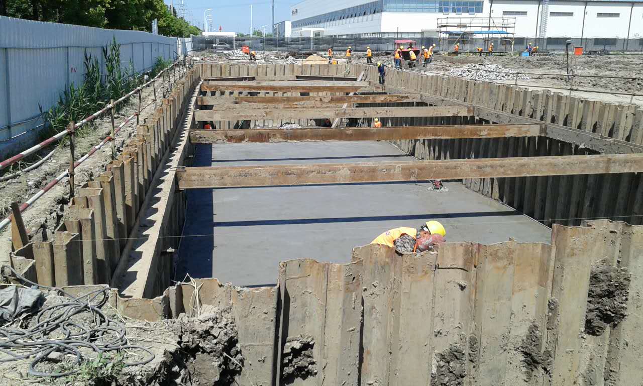 阿克蘇9米深排水管線12米鋼板樁支護
